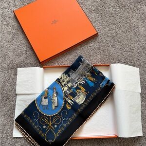 Hermes scarf 70 CARRE 70 SOIE VINTAGE
PROMENADES DE PARIS